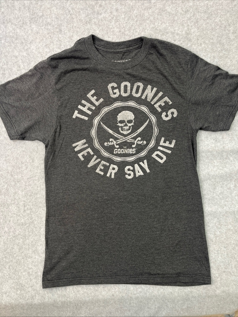 The Goonies Never Say Die T-shirt Adult Gray Small Classic 80’s Movie Pirate